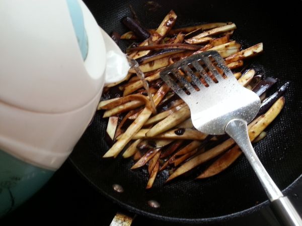 豆酱茄子条拌刀削面