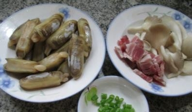 咸肉秀珍菇蛏子--美食教程