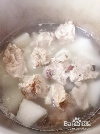 营养美味的白萝卜排骨汤