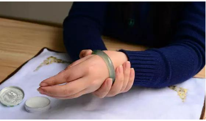 翡翠手镯怎么挑好