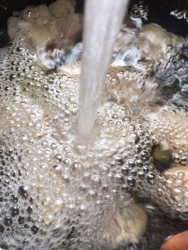 红豆薏米猪蹄汤