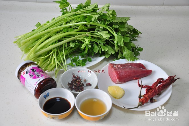 如何做干煸肉丝芹菜？