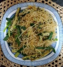 蛋饼炒米粉的制作 方法，三分钟包你学会！