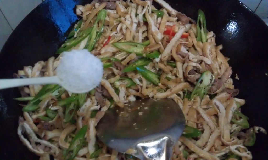 尖椒豆干炒肉丝，不要舔屏幕哦