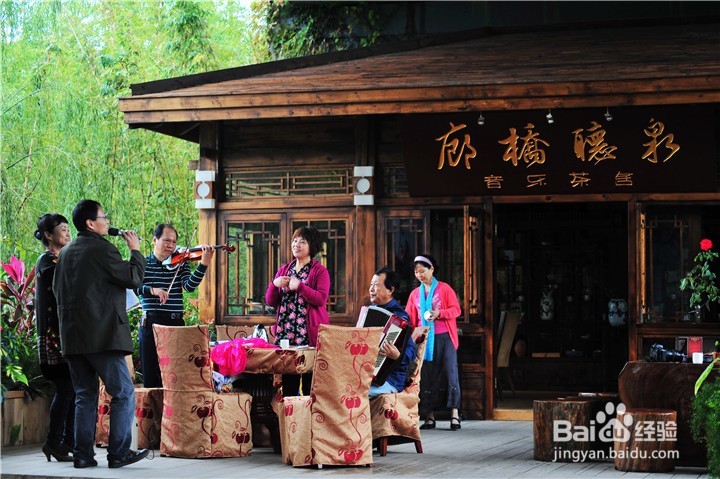 周末闹中取静的悠闲漫步