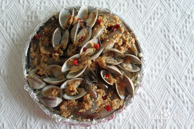 如何在家就能简单制作一份蒜蓉粉丝蛤蜊烤虾呢?