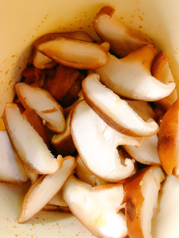 香菇板栗鸡焖饭