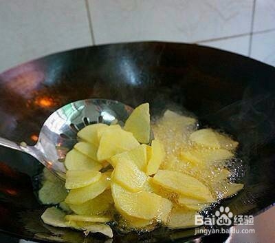 五花肉炒土豆片