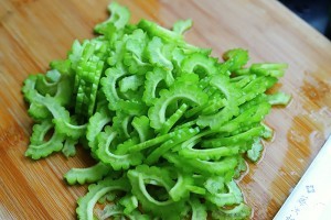 食补佳品剁椒苦瓜片的做法