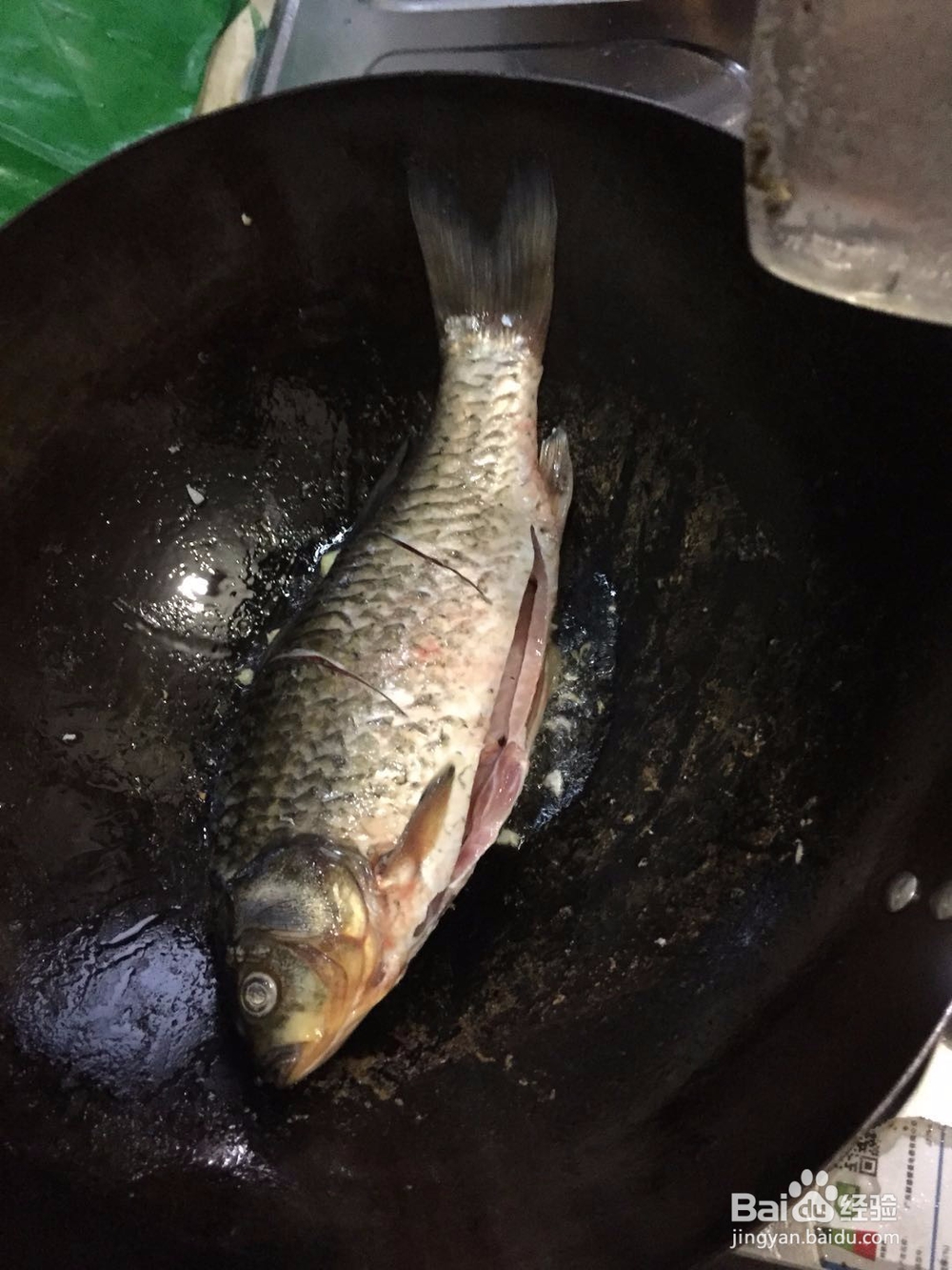 香菜鲫鱼豆腐的做法，很好吃哦