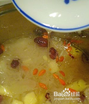 一款秋季养生汤-菠萝银耳羹