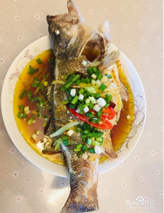 清蒸鲈鱼的家常做法
