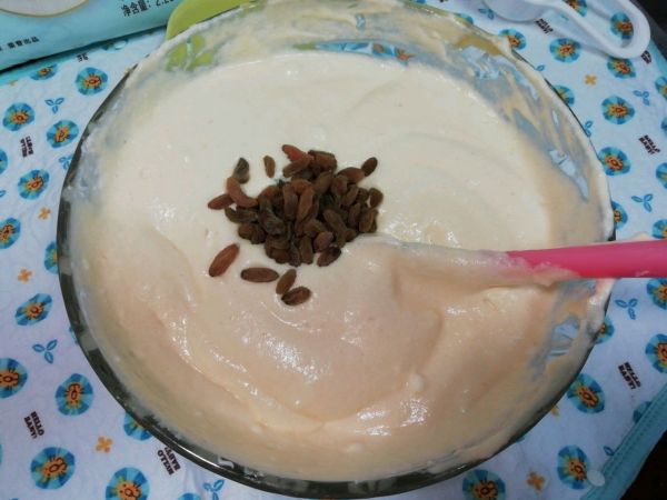 葡萄干戚风蛋糕