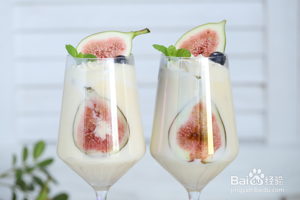 香气浓郁的无花果奶酪慕斯杯