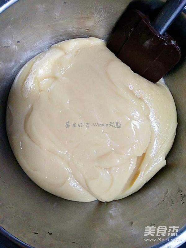 广式白莲蓉蛋黄月