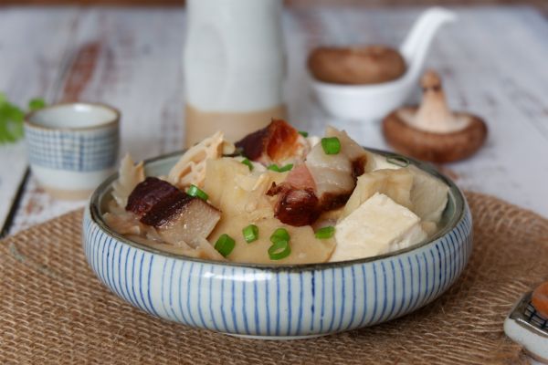 笋干腊肉炖豆腐