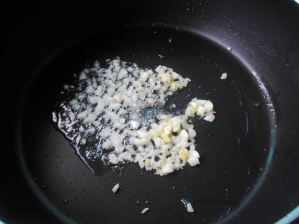 萝卜干蒜薹炒五花肉