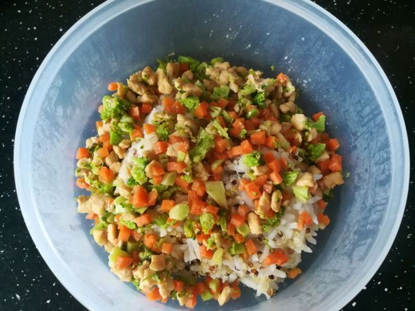 藜麦鸡肉蔬菜饭团