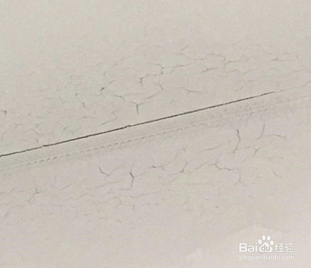 墙面乳胶漆开裂的原因及处理方法