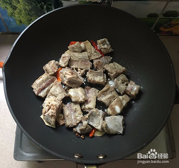 如何做出好吃的酸菜炖腊排骨