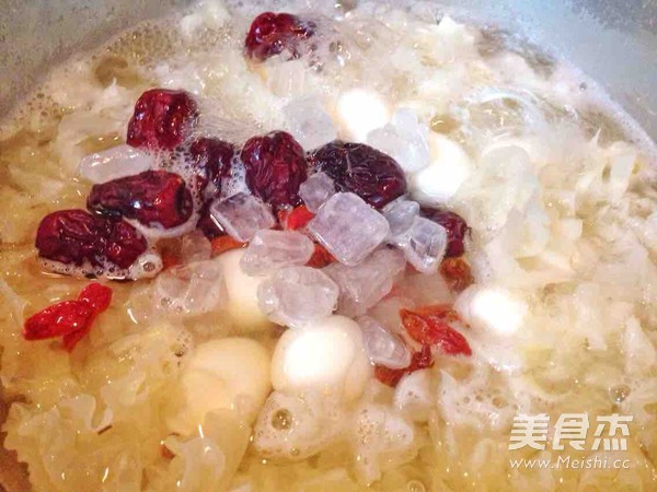 银耳红枣汤的做法