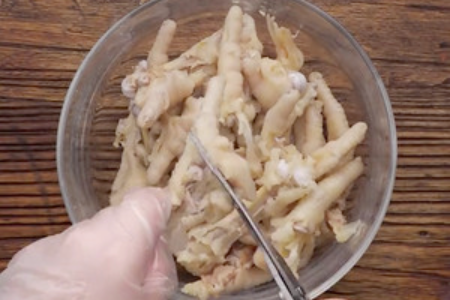 腊八蒜泡凤爪怎么做