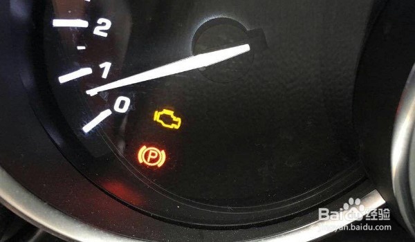 发动机亮黄灯,行驶正常怎么解决