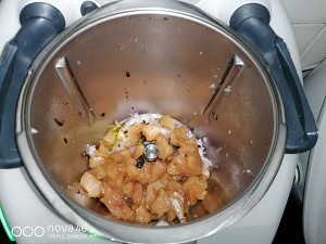 食补养生香菇鸡肉卤肉饭的做法