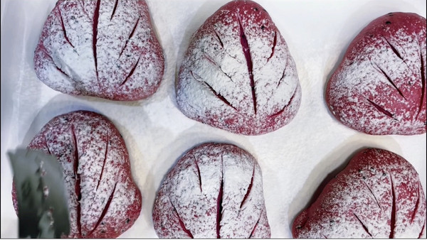 火龙果麻薯软欧包