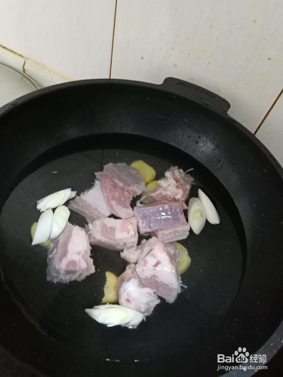 土豆炖排骨家常做法