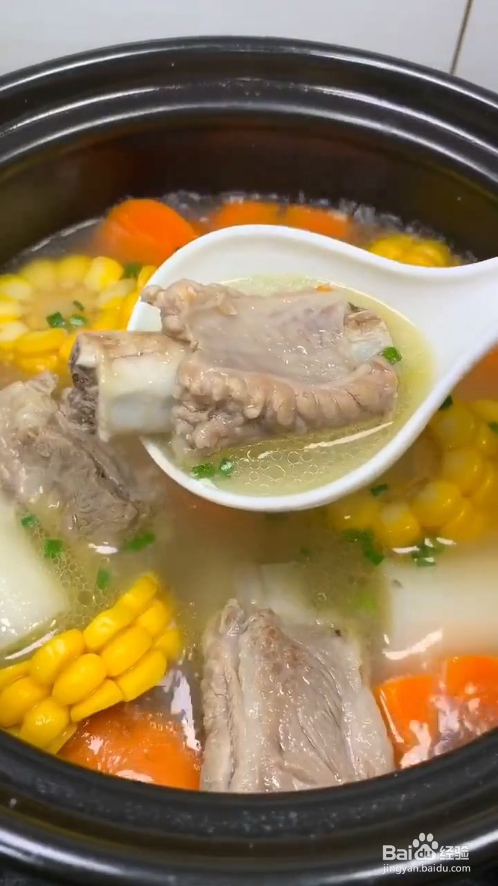 如何在家自制玉米排骨汤