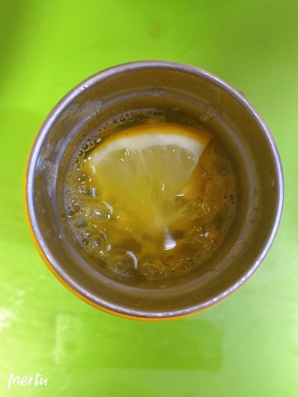 柠檬百香果蜜热饮