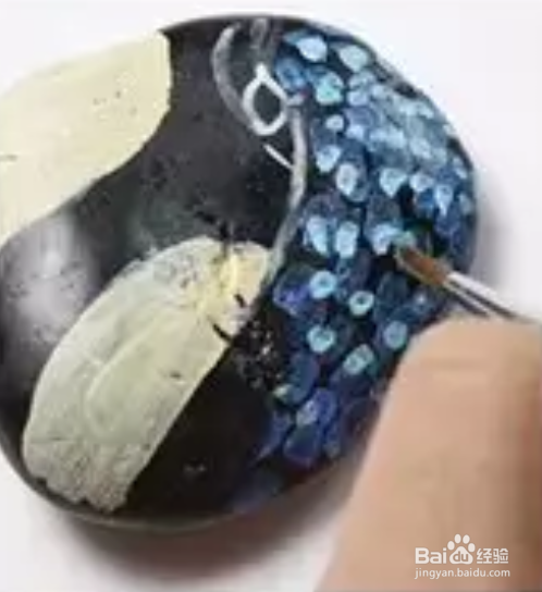 教你怎么用石头彩绘翠鸟。