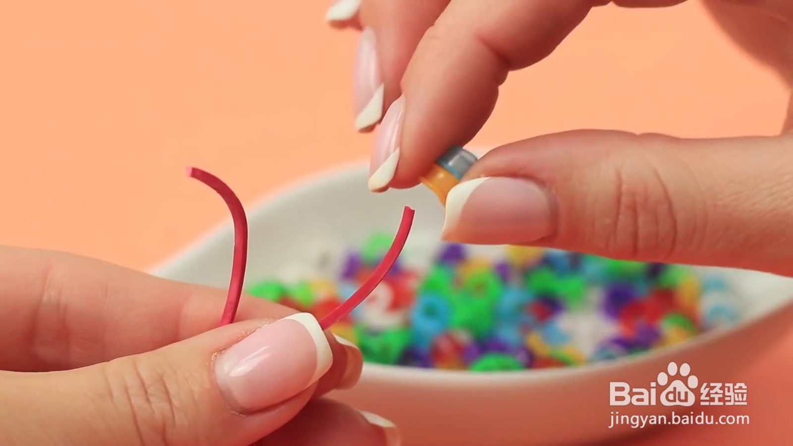 如何用彩色吸管diy美丽的发圈？