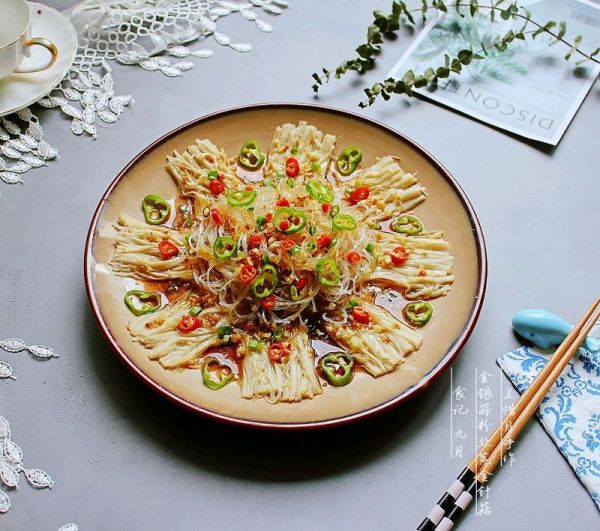 金银蒜粉丝蒸金针菇