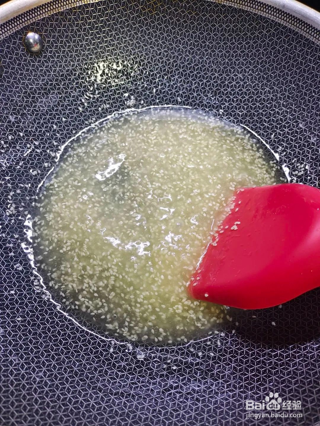 酸酸甜甜带着芝麻醇香的糖雪球做法