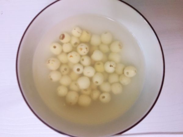 板栗莲子百合甜汤