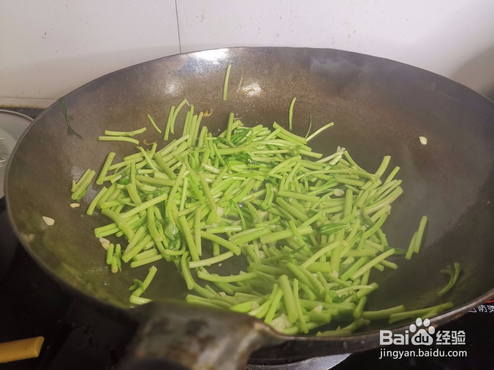 茼蒿段炒鸡蛋