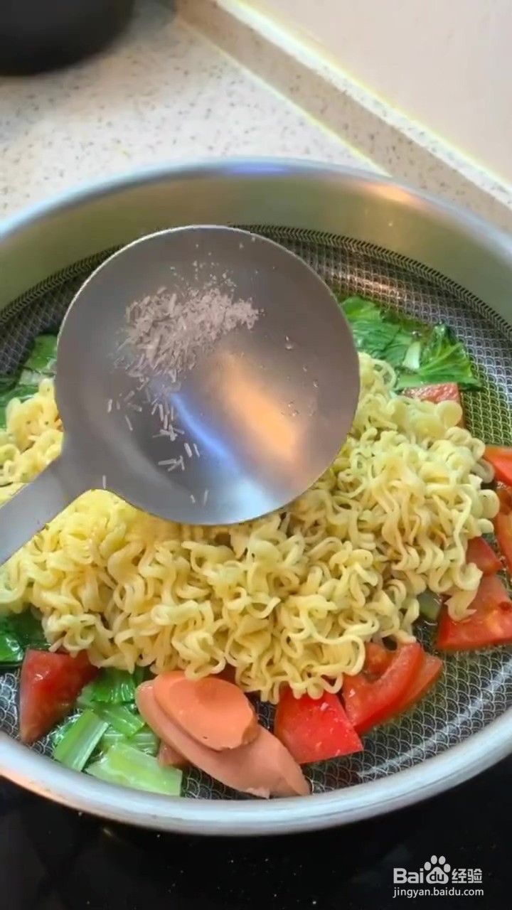 如何制作火腿炒面