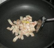 洋葱木耳炒五花肉的做法