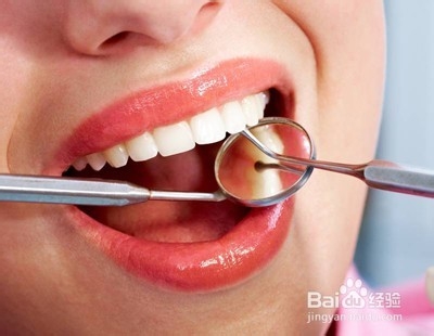 <b>中老年人牙齿松动是什么原因</b>