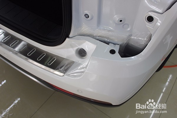 汽车犀牛皮保护膜是怎样覆盖到车漆面的