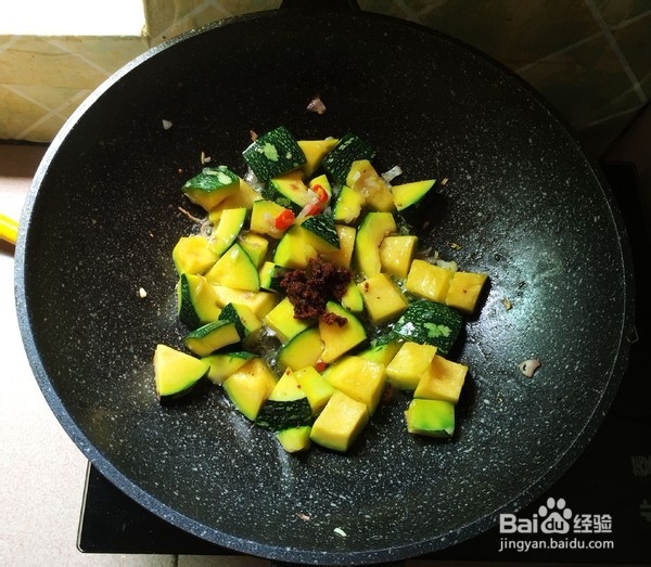 如何制作沙茶酱烧嫩南瓜