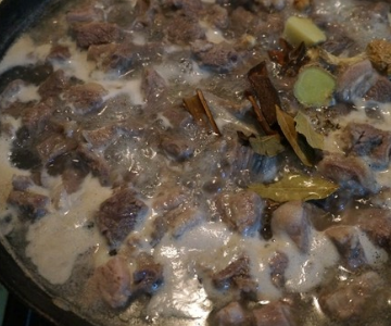 炖牛肉的时候放点什么东西熟的快