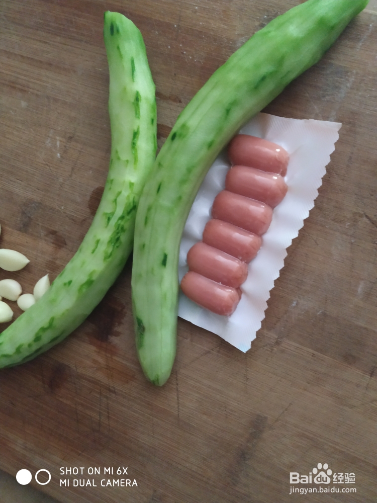 让人直流口水的烤肠炒黄瓜