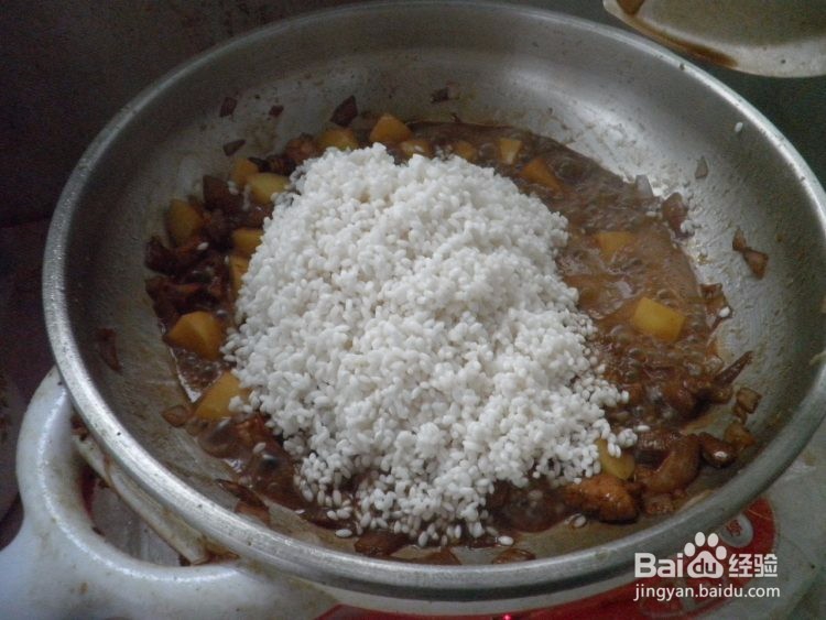 红烧五花肉焖米饭的做法