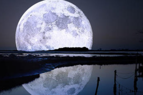 我和阿妈走月亮这句话在文中出现了几次这样写有什么好处