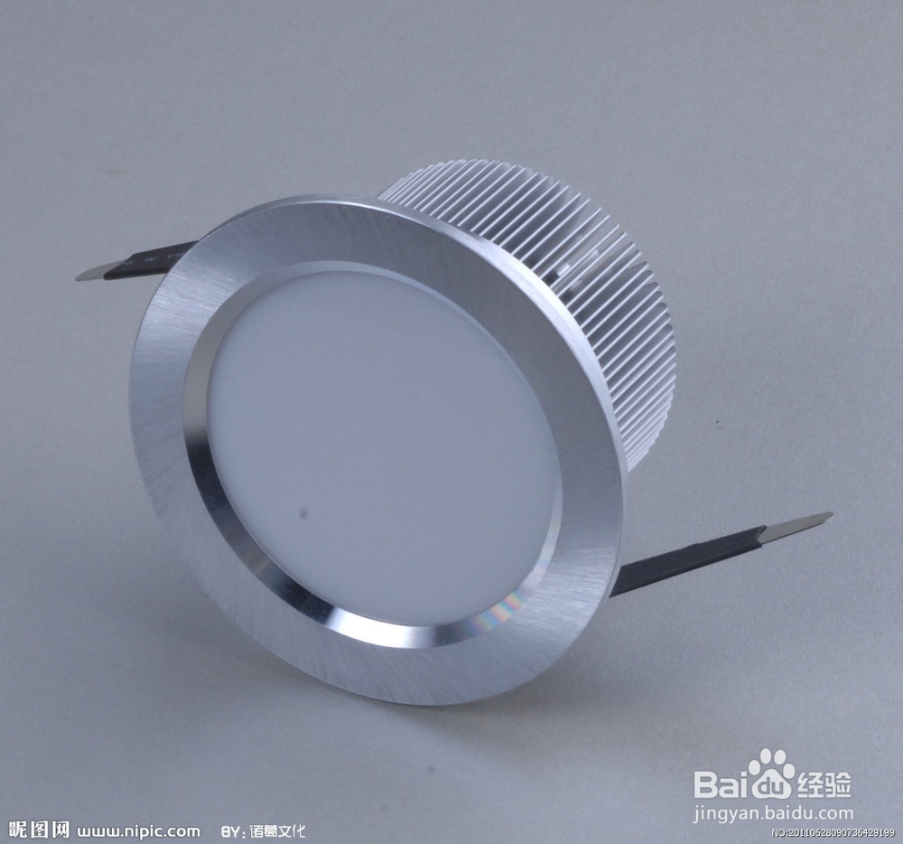 LED灯和节能灯区别，LED灯和节能灯哪个亮