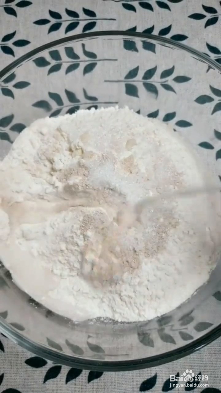 如何制作松软好吃的蜂蜜小面包