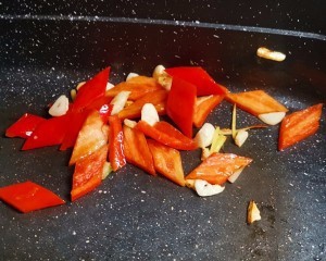 如何炒出鲜脆的炒莲藕